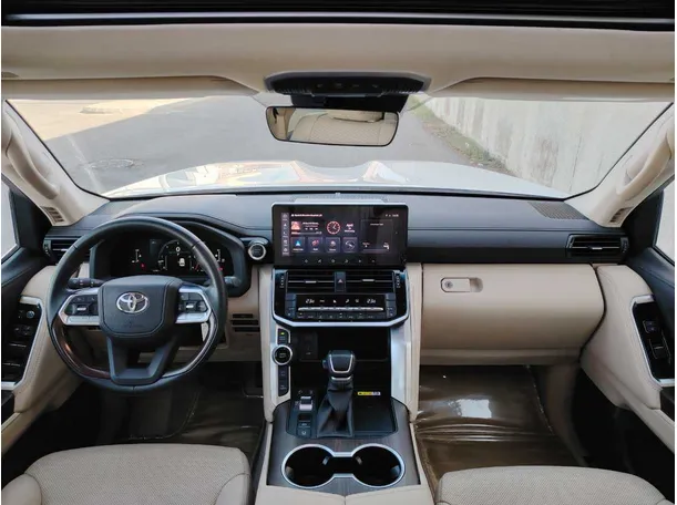 Car image 20