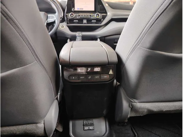 Car image 28