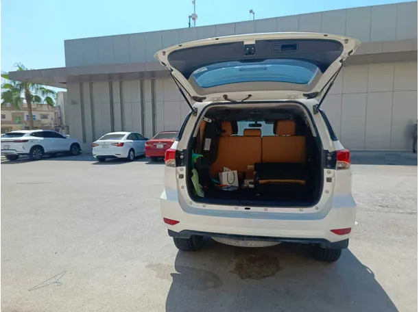 Car image 28