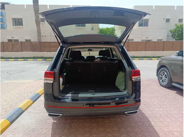 Car image 25