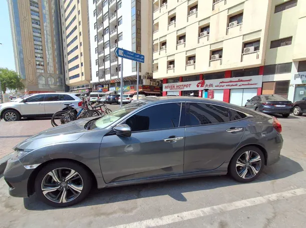 Car image 4