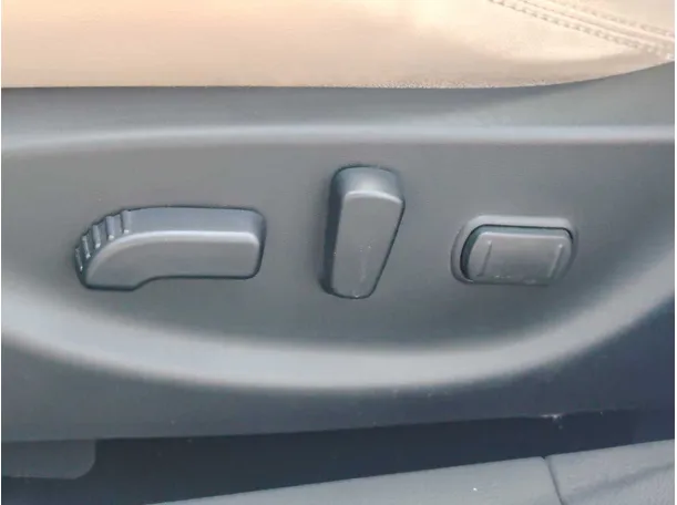 Car image 34