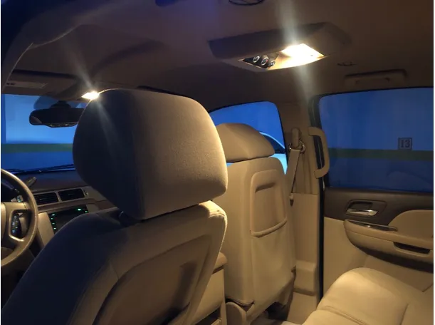 Car image 14