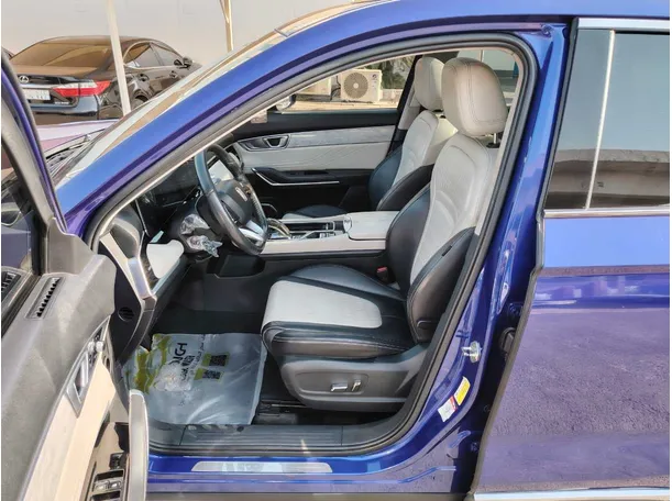 Car image 13