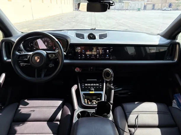 Car image 19