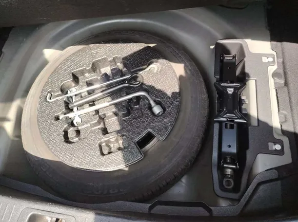 Car image 38