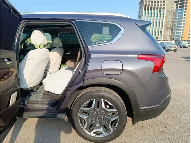 Car image 17