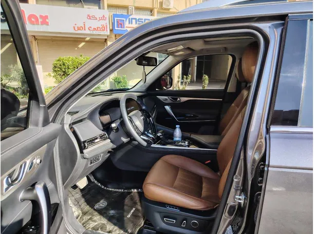 Car image 12