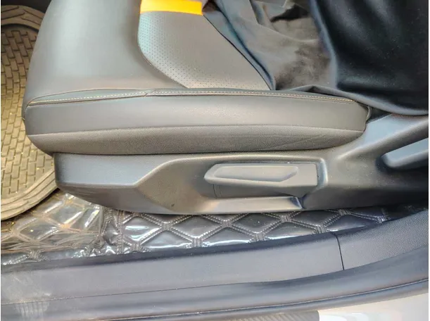 Car image 31