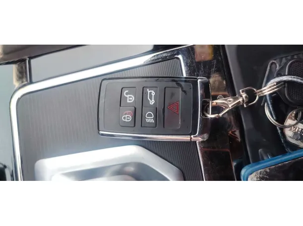 Car image 25