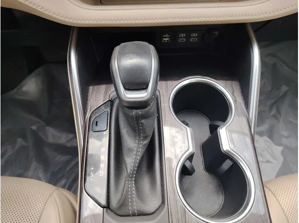 Car image 28