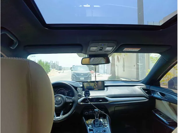 Car image 19