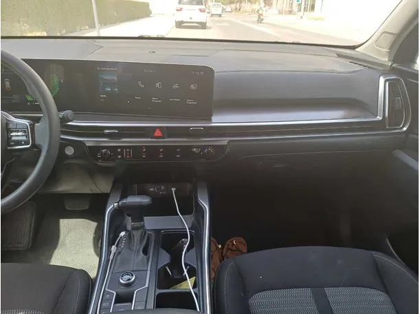 Car image 15