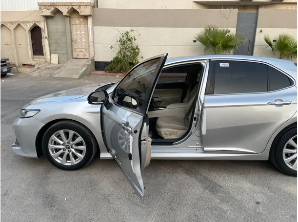 Car image 13