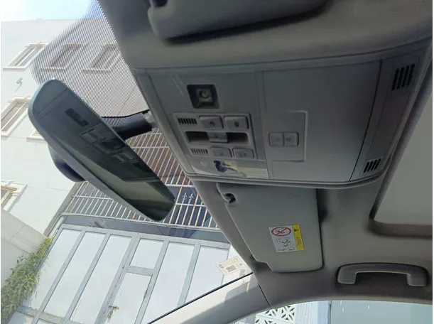 Car image 27