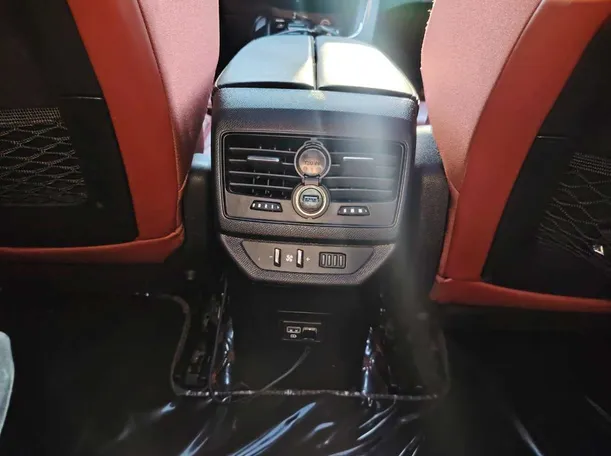 Car image 28
