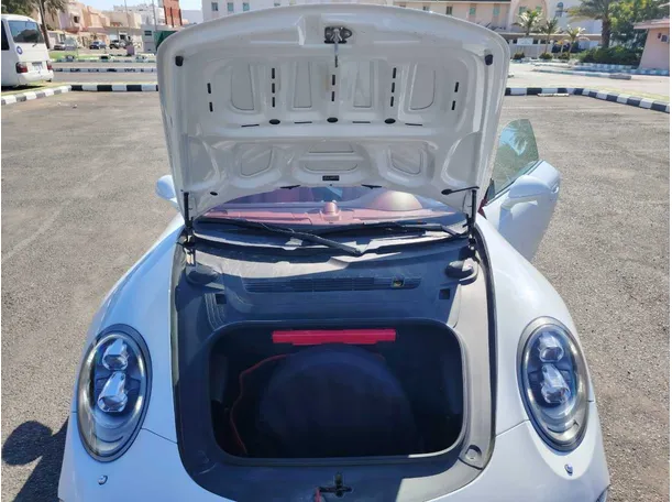 Car image 32