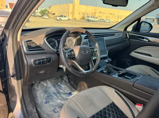 Car image 11
