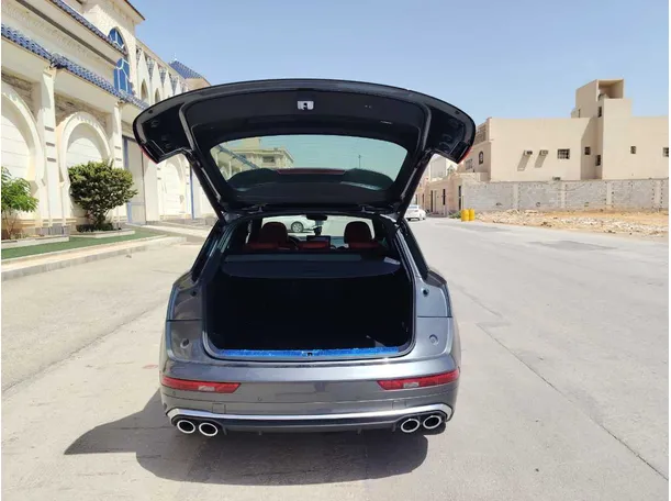 Car image 27
