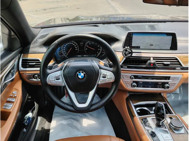 Car image 25