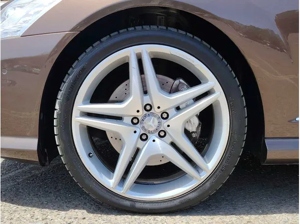 Car image 10