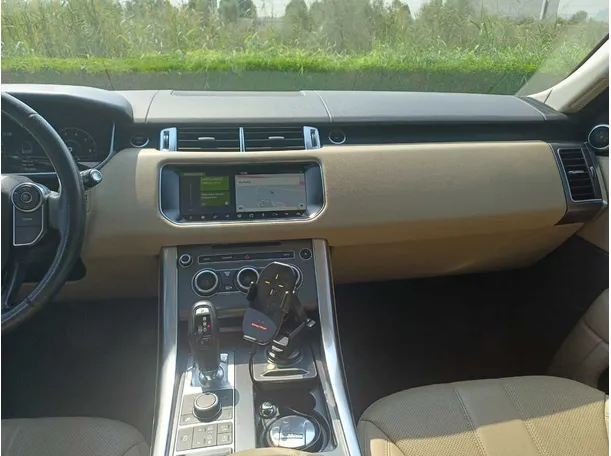 Car image 16