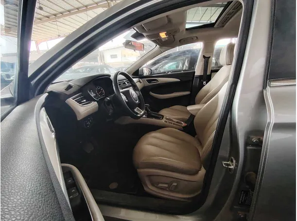 Car image 14
