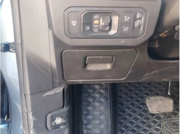 Car image 28