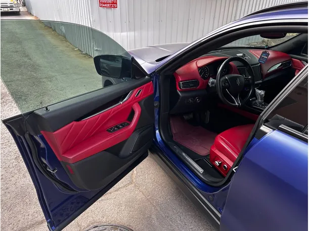 Car image 11