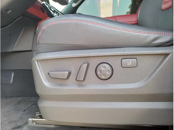 Car image 24