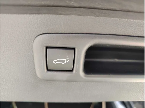 Car image 39