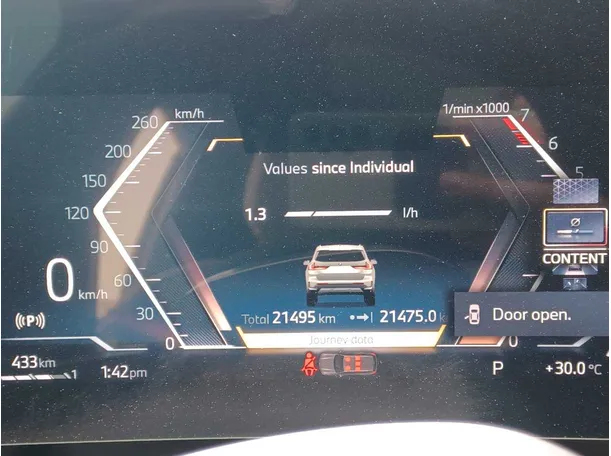 Car image 18