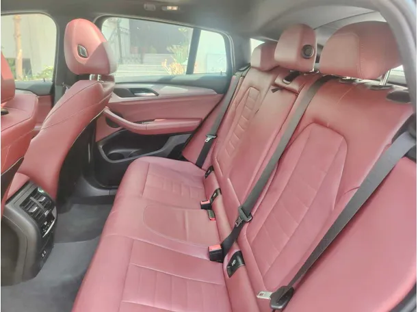 Car image 17