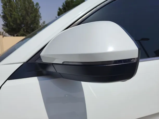 Car image 30