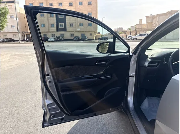 Car image 10