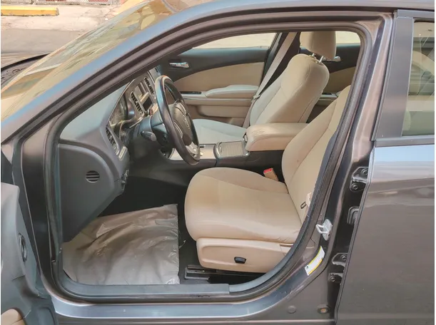 Car image 13