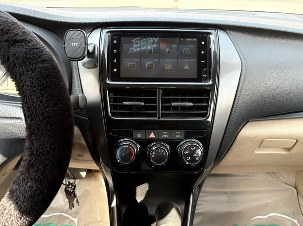 Car image 17