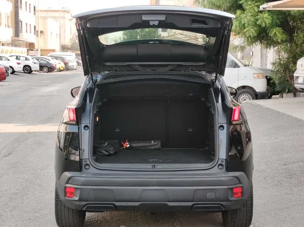Car image 25
