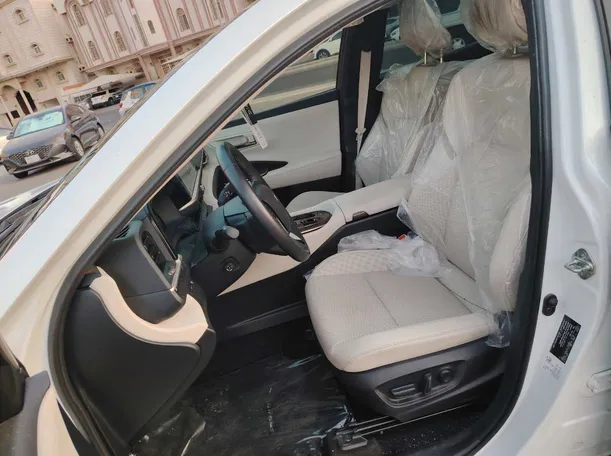 Car image 11