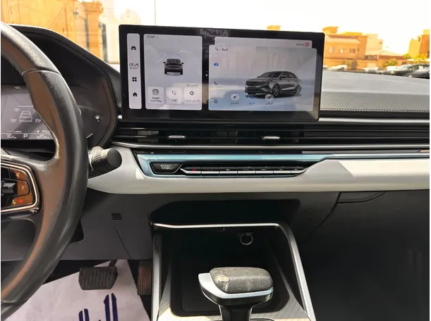 Car image 19