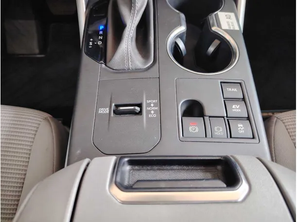 Car image 24