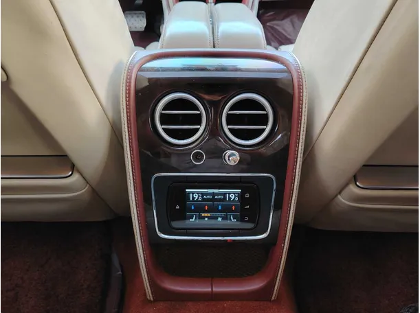 Car image 40