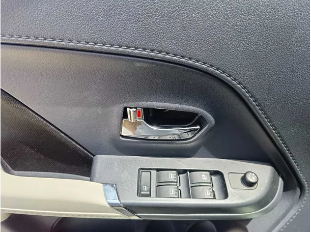 Car image 30
