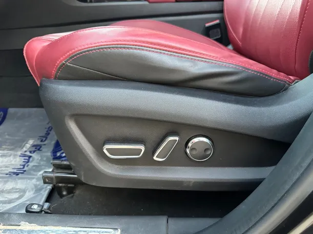 Car image 28