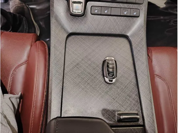 Car image 32