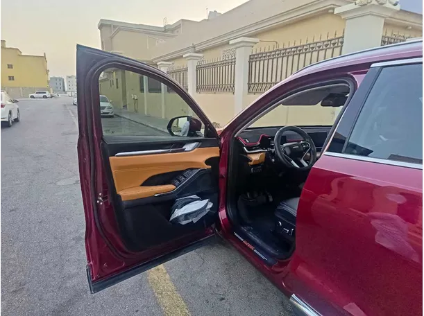 Car image 12