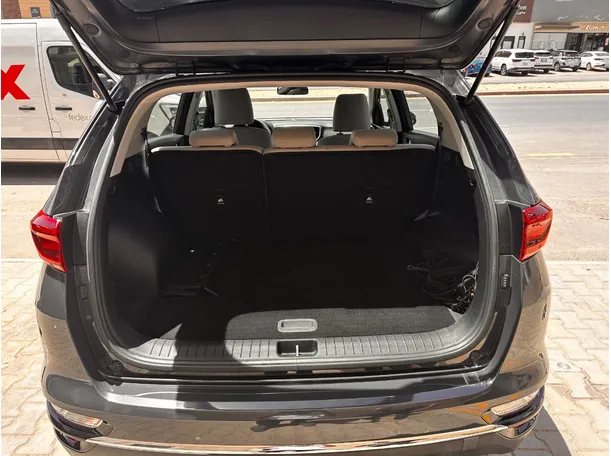 Car image 23