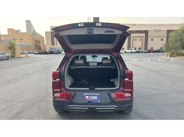 Car image 28