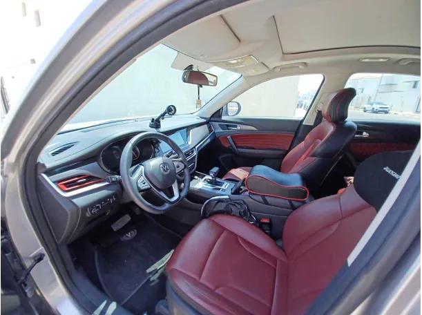 Car image 11