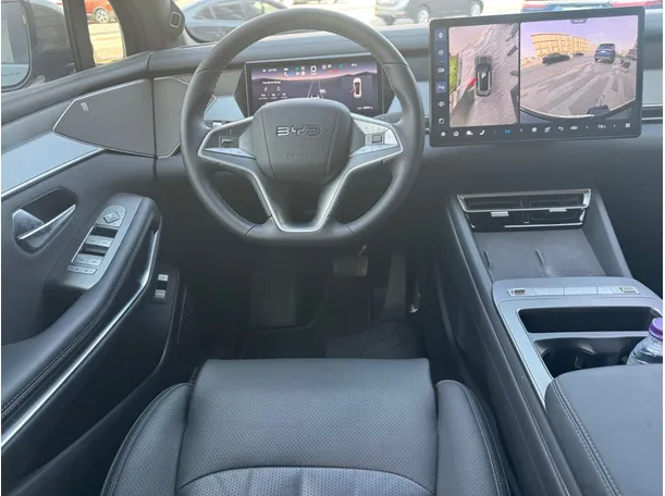Car image 17
